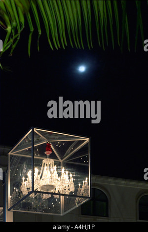 Baccarat-Kristall-Kronleuchter im Rodeo Drive, Beverly Hills, Kalifornien, USA Stockfoto