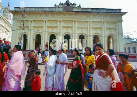 Kolkata, Indien Dakshineshwar Kali Tempel Anbeter Queuing Stockfoto