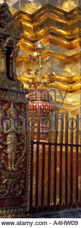 Detail des zentralen Chedi im Wat Phra, dass Doi Suthep Tempel Chiang Mai Thailand Stockfoto