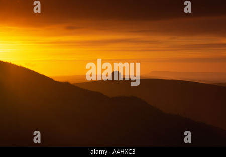 Sonnenaufgang über St. Catherines Kapelle im Dorf Abbotsbury Dorset county England UK Stockfoto