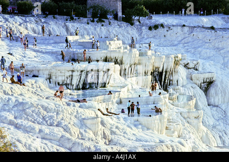 Faulenzen in den Pools, Pamukkale, Türkei Stockfoto