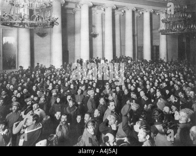 Petrograder Sowjets der Arbeiter- und Soldatendeputierten' Stellvertreter, Taurischen Palais, Russland, 1917. Artist: Unbekannt Stockfoto