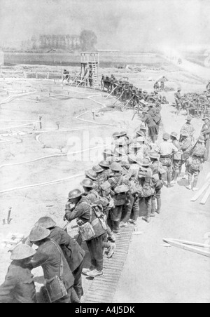 Australische Truppen am Tag vor der Schlacht von Messines, Belgien, 6. Juni 1917. Artist: Unbekannt Stockfoto