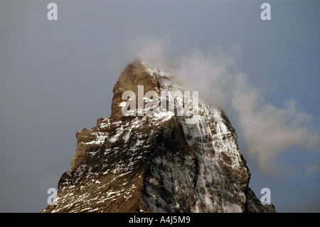 Schweiz Matterhorn Gipfel klare Tag Berg Schweizer Alpen mit Blick auf Stadt Zermatt Wahrzeichen Emblem Bild der Schweizer Alpen Stockfoto