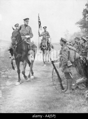 Feldmarschall Douglas Haig Überprüfung der kanadischen Truppen, Drocourt-Queant, 31. August 1918, (1926). Artist: Unbekannt Stockfoto