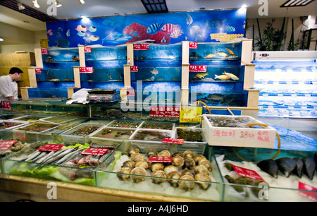 CHINA Peking Fischrestaurant in Peking, wo Sie lebende Meeresfrüchte aus Tanks auf dem Display auswählen Stockfoto
