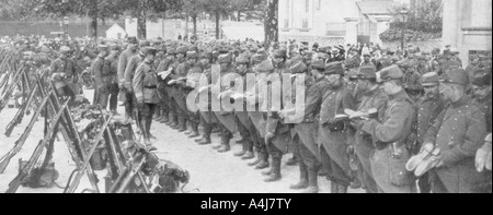 Ein Oberst Stiefel seine Soldaten 'Prüfen, Saint-Francois-Xavier, Paris, Frankreich, August 1914. Artist: Unbekannt Stockfoto