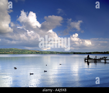 IE - CO. CLARE: Lough Derg und Arra Berge Stockfoto