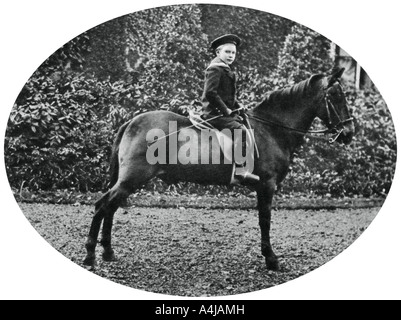 Prince Albert Windsor im Alter von sechs Jahren, auf einem Pferd, 1902 sitzen. Artist: Unbekannt Stockfoto