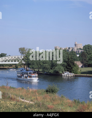 Blick auf Schloss Windsor und Themse, Windsor, Berkshire, England, Vereinigtes Königreich Stockfoto