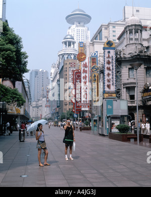 Fußgängerzone in Nanjing Road, Shanghai, Volksrepublik China Stockfoto