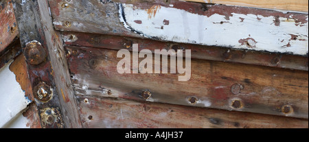 Einem alten Holzboot mit abblätternde Farbe Stockfoto