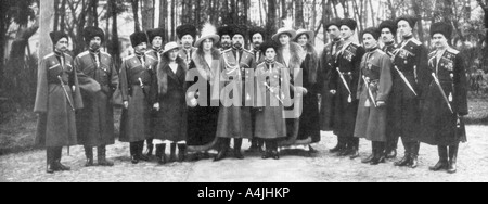 Zar Nikolaus II. von Russland und seine Familie vor der Abdankung, 1917. Artist: Unbekannt Stockfoto