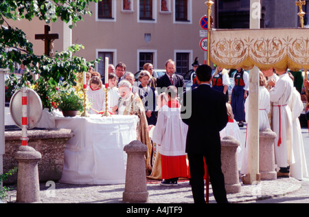 freiem Himmel katholische Messe während der Parade am Fest Fronleichnam Innsbruck-Österreich-Europa Stockfoto