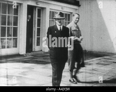 Adolf Hitler auf der Terrasse des Berghofs, Berchtesgaden, Bayern, Deutschland, c 1936-1945. Artist: Unbekannt Stockfoto