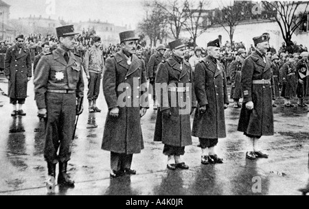 Die französischen Soldaten verliehen wurde die Legion d'Honneur, Mulhouse, Frankreich, 10. Februar 1945. Artist: Unbekannt Stockfoto