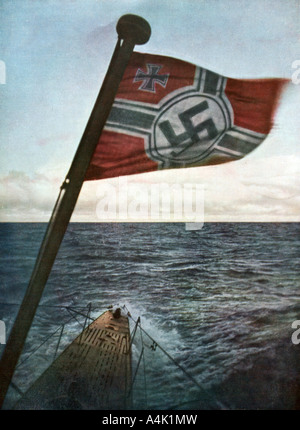 Swastika fliegen auf einem deutschen U-Boot im Nordatlantik, 1941. Artist: Unbekannt Stockfoto