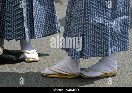 Alte Schuhe und Sommer Kimonos von Gion Matsuri Festival parade in Kyoto Japan Asien Stockfoto