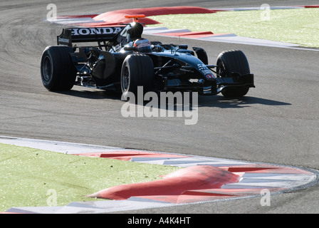 Christian Klien AUT auf seiner Honda Racing RA107 Rennwagen auf der Rennstrecke am Circuit de Catalunya in der Nähe von Barcelona Stockfoto