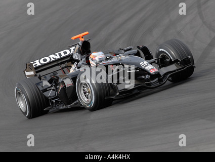 Christian Klien AUT auf seiner Honda Racing RA107 Rennwagen auf der Rennstrecke am Circuit de Catalunya in der Nähe von Barcelona Stockfoto