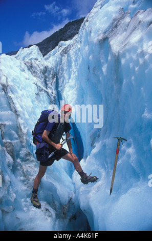 Kletterer in Gletscherspalte auf der Franz Josef Glacier Stockfoto