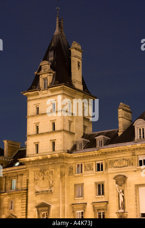 Ein Turm aus der berühmten 36 Quai des Orfevres (Paris Kriminalpolizei Hauptsitz) - Paris, Frankreich Stockfoto