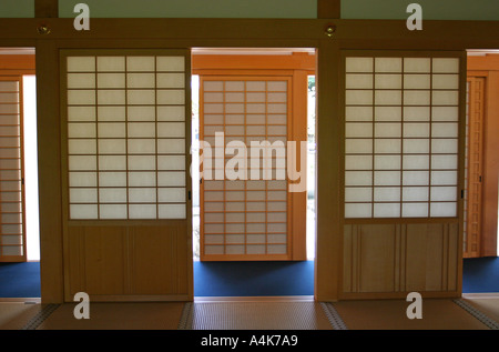 Das Innere der Asuka-Dera-Tempel Schiebe-Türen-Shoji Papier in historischen Asuka Dorf Nara Präfektur Kansai Region Japan Asien Stockfoto