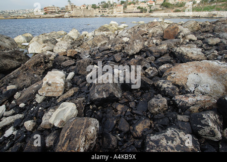 Öl-Reste vom Sommer Bombardement Byblos Libanon Dezember 2006 Stockfoto