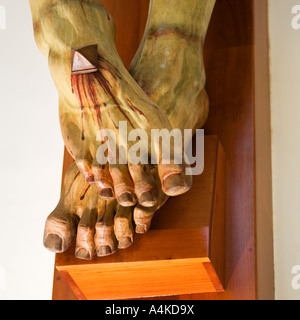 Jesus am Kreuz Kreuzigung Fuß Detail Stockfoto