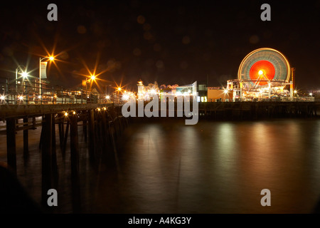 Langzeitbelichtung des Riesenrads am Pier, Santa Monica-Los Angeles-Kalifornien, USA. Stockfoto