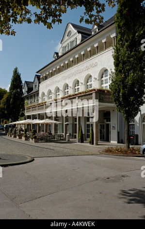 Das Hotel an die erhaltene industrielle Wohnsiedlung Margarethenhöhe, Essen, Nord-Rhein-Westfalen, Deutschland. Stockfoto