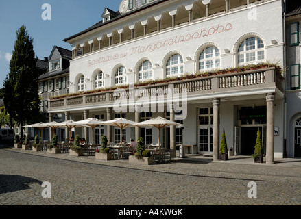 Hotel an der erhaltenen industriellen Siedlung Margarethenhöhe, Essen, Nord-Rhein-Westfalen, Deutschland. Stockfoto