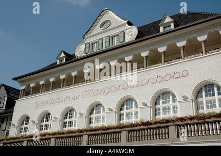 Hotel an der erhaltenen industriellen Siedlung Margarethenhöhe, Essen, Nord-Rhein-Westfalen, Deutschland. Stockfoto