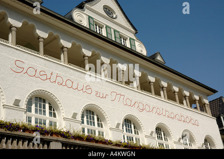 Hotel an der erhaltenen industriellen Siedlung Margarethenhöhe, Essen, Nord-Rhein-Westfalen, Deutschland. Stockfoto