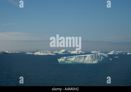 Eisberge und Bergen am Süd-Orkney-Inseln der Antarktis Stockfoto