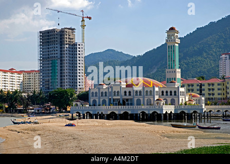 Tanjong Bungah Moschee, auch bekannt als schwimmende Moschee in Georgetown Penang, Malaysia Stockfoto