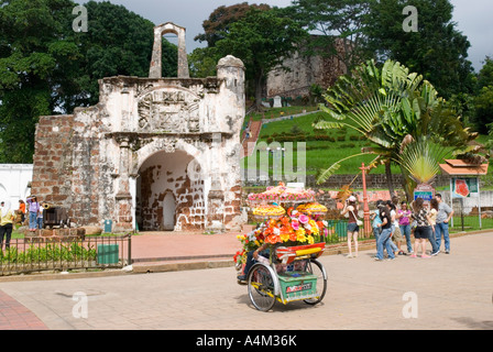 Die portugiesische Festung A Famosa Porta de Santiago Malacca Stockfoto