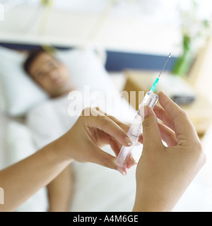 Spritze vor Patienten Wabbel Stockfoto