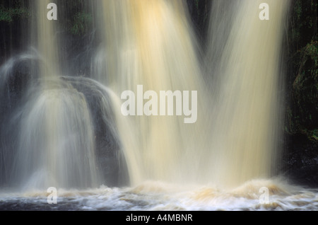 Nahaufnahme eines Wasserfalls in das Valley of Desolation, Wharfedale Stockfoto