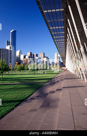 Blick auf die Melbourne CBD vom Melbourne Exhibition Centre in Australien. Stockfoto