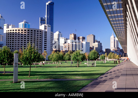 Blick auf die Melbourne CBD vom Melbourne Exhibition Centre in Australien. Stockfoto