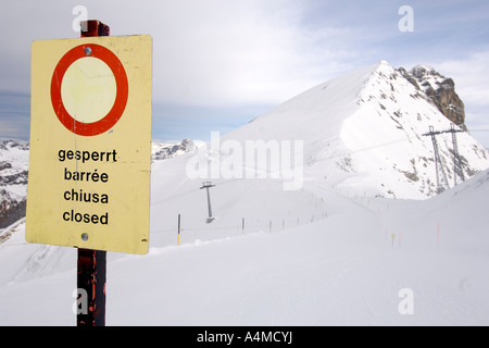 Ein "geschlossenen" Zeichen auf den Skipisten des Mount Titlis in den Schweizer Alpen. Stockfoto