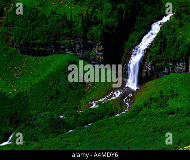 Wasserfall auf Reynolds Creek Logan Pass Glacier Nationalpark Stockfoto