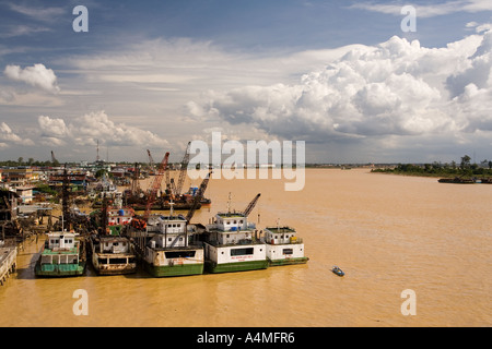 Malaysia Borneo Sarawak Sibu Fracht Boote auf Rejang River Stockfoto