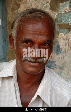 Mann im Markt in Indien Kerala Stockfoto