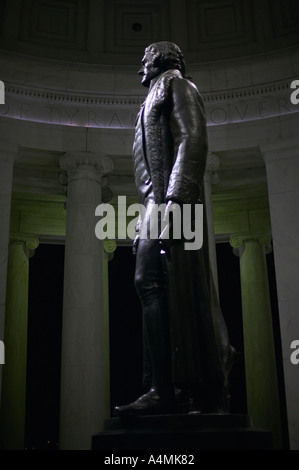 Bronzestatue des US-Präsidenten Thomas Jefferson am Jefferson Memorial in Washington DC USA Stockfoto