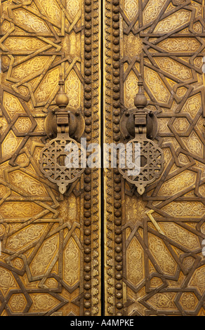 Fes el Bali, Marokko. Die Türen der Dar el Makhzen Palace Stockfoto