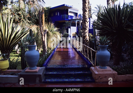 Marokko Marrakesch üppigen Gärten und blaue Villa am Jardin Majorelle blau Villa beherbergt das Museum für islamische Kunst Stockfoto