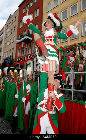 Karneval-Tänzer in Köln, Deutschland Stockfoto