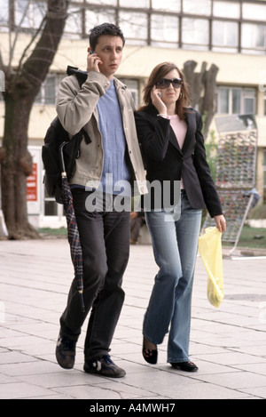 Passanten in der Ferhadiya Street in Sarajevo, Bosnien und Herzegowina Stockfoto